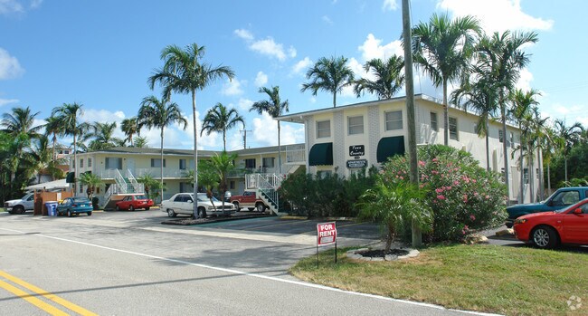 Primary Photo - Town & Country Apartments