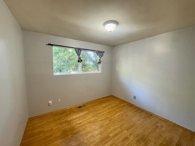 Building Photo - Must See Rambler!