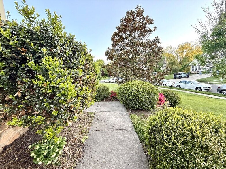 Building Photo - 214 Westbrook Dr