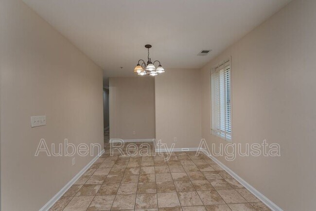 Building Photo - 913 Walker St