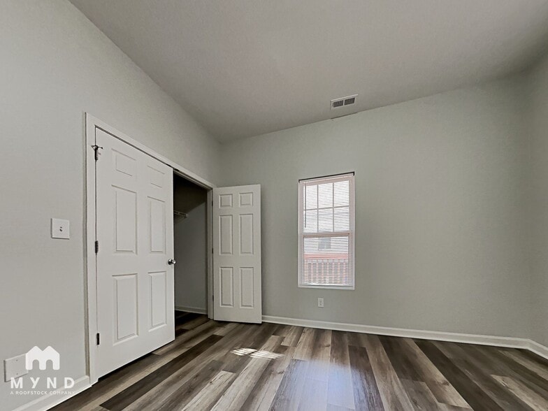 Building Photo - 4514 Wildwood Ave