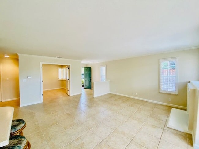 Building Photo - Elegant and Move-In Ready 4BD/3BA, Two-Sto...