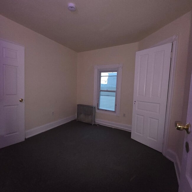 Building Photo - Renovated 3 bedroom House