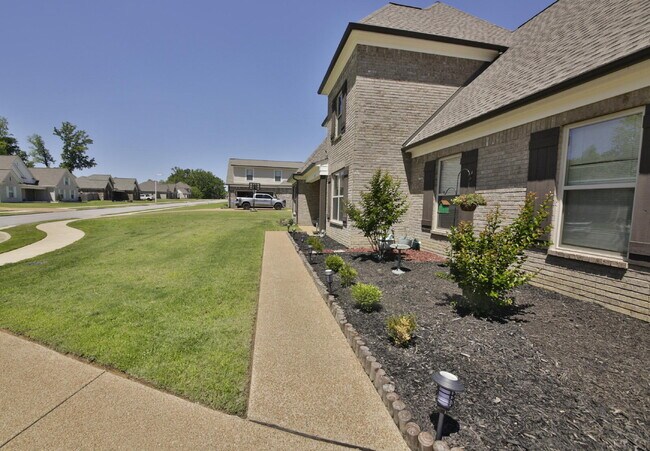 Building Photo - Luxurious 5 bedroom home in Atoka has it all!