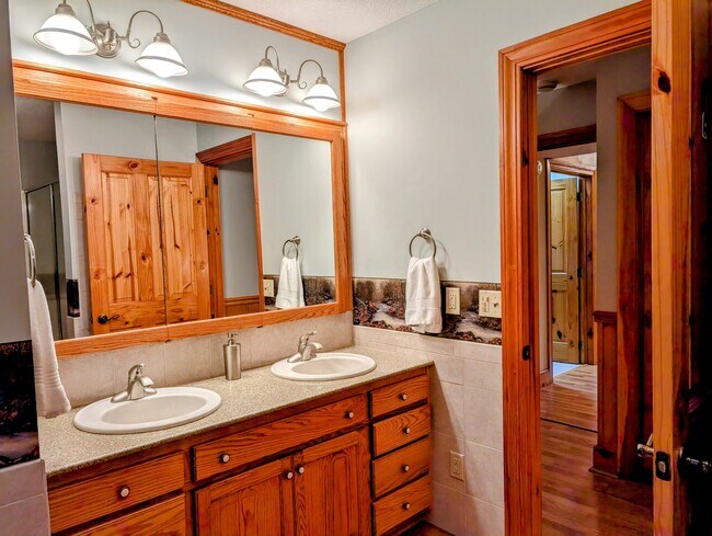 Building Photo - 524 Stornoway Dr