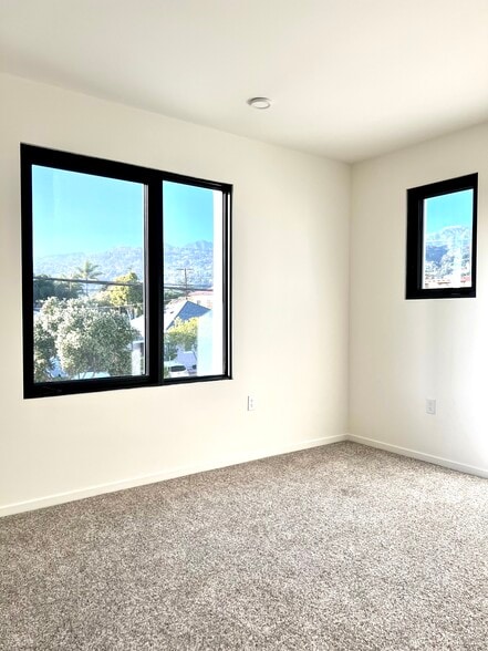 Building Photo - 732 Bond Ave