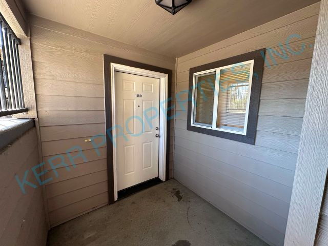 Building Photo - FREE RENT! Charming 2-Bed Condo Retreat in Milwaukie – Cozy 900 Sq Ft Living!