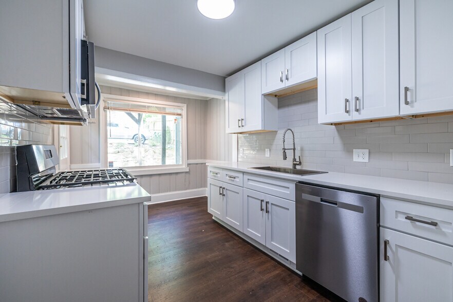 Quartz counter tops - 1450 Piedmont Ave NE