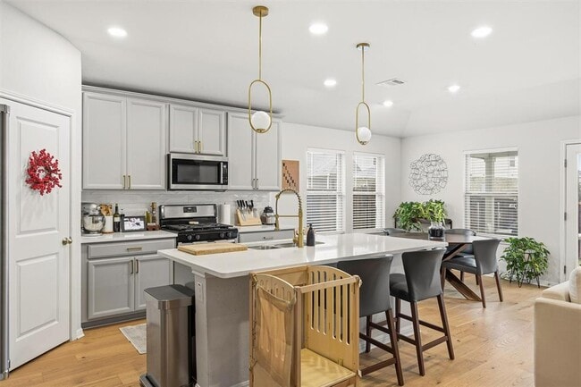 Building Photo - 6604 Coalinga Ln