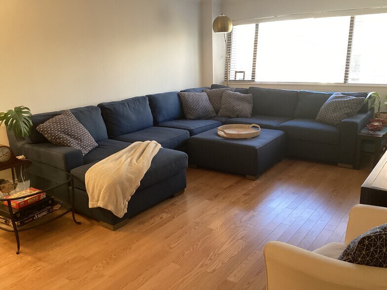 Building Photo - 1415 N Dearborn Pkwy