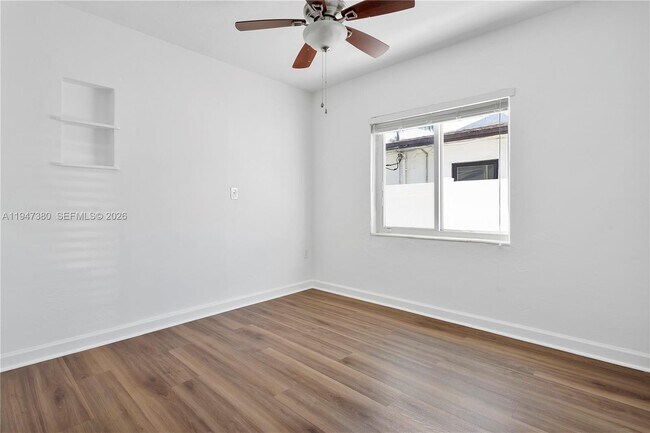 Building Photo - 2350 SW 26th St