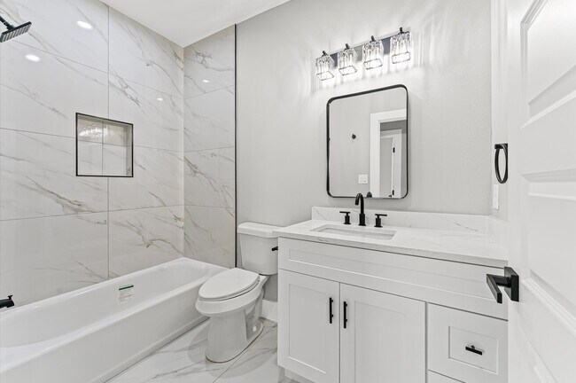 Building Photo - 9106 Everglade Dr
