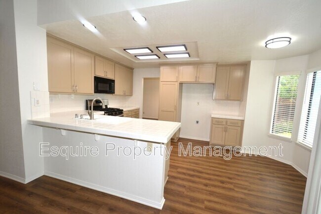 Building Photo - 1610 Oneida Pl