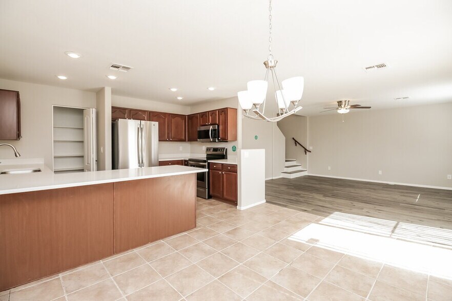 Building Photo - 85 W Brangus Way