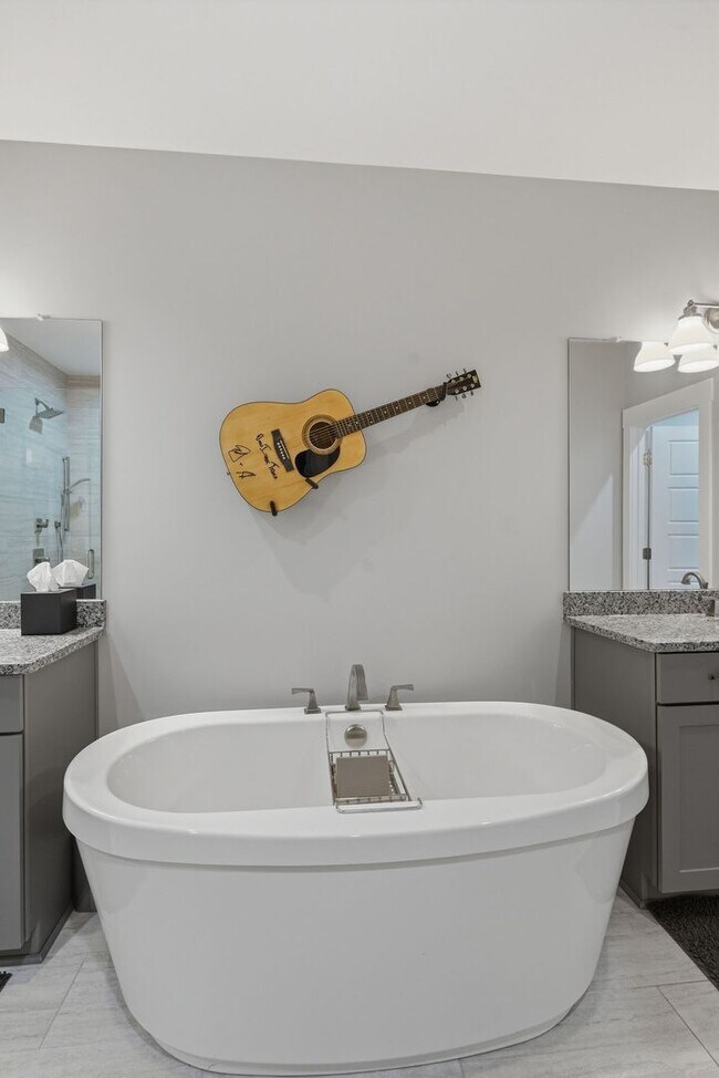 Building Photo - Wedgewood Houston Townhome