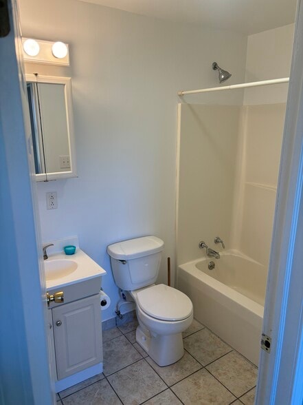 Building Photo - 212 Miller Ave