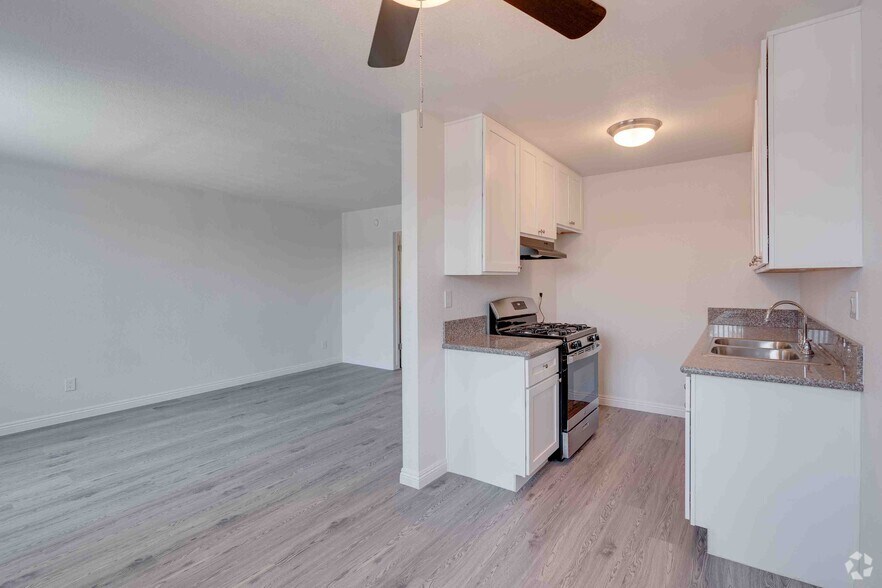 Villa Sorrento 7947 Reseda Blvd Reseda CA 91335 Apartment Finder