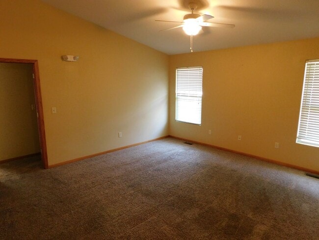 Building Photo - Freshly updated 3 Bedroom, 2 Bathroom Home...