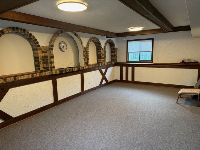 Building Photo - Gorgeous SFH with SS appliances, fenced ba...