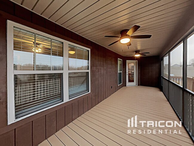 Building Photo - 702 Barkley Ave