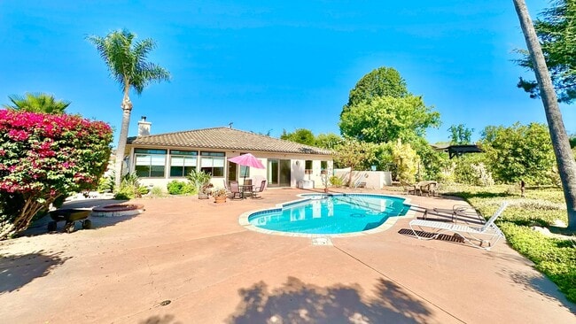 Building Photo - Amazing Location & Beautiful Country Livin...