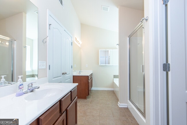 Building Photo - 4556 White Horse Dr