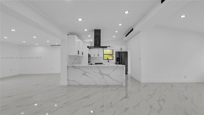 Building Photo - 2413 Gulfstream Ln