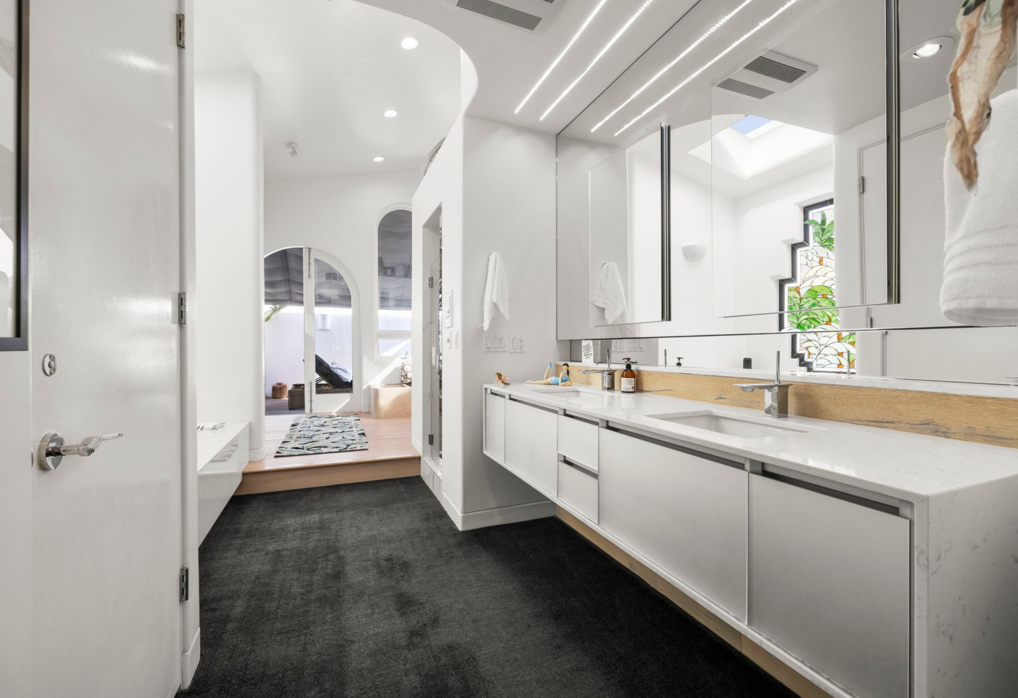 Primary suite bathroom. - 120 Mast Mall