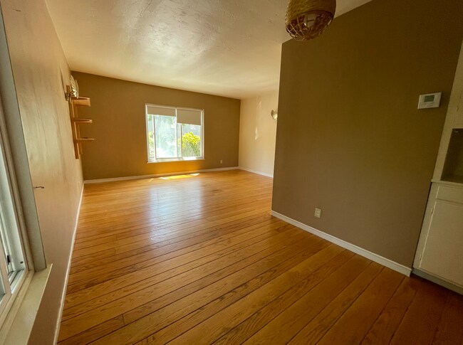 Building Photo - 2515 Ivy Dr