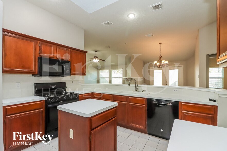 Building Photo - 8002 Tustin Dr