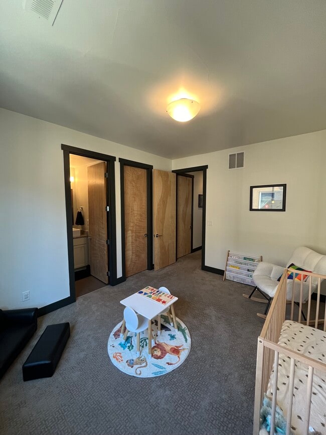 Building Photo - 2830 W 26th Ave