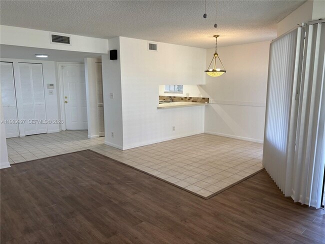 Building Photo - 8444 Shadow Ct