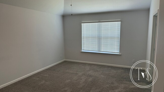Building Photo - SUMMER MOVE-IN SPECIAL: $1000 OFF 1ST MONT...