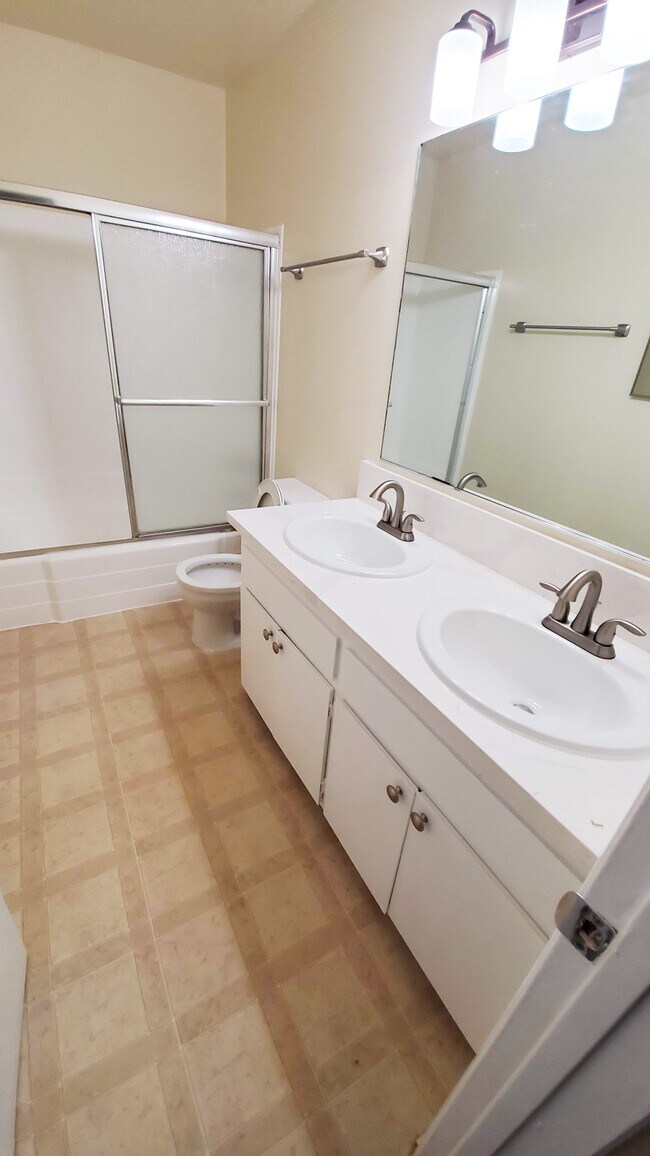 Building Photo - 111 10th St