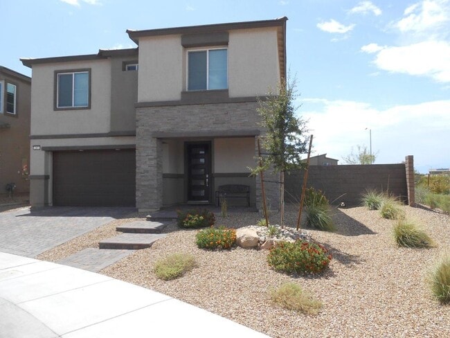 Primary Photo - Beautiful Spacious Home in Henderson