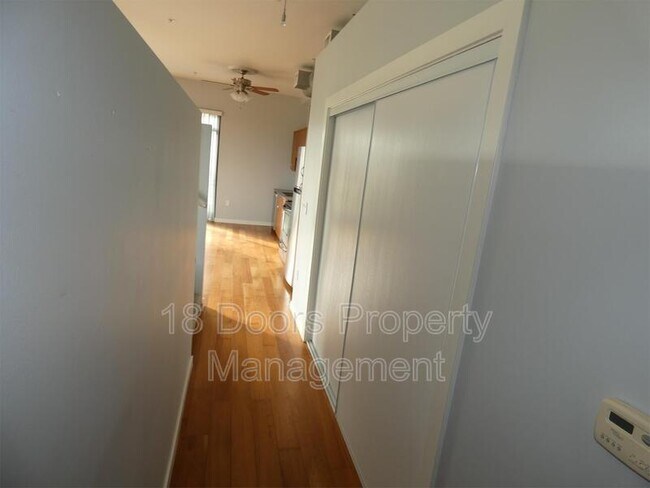 Building Photo - 889 Date St