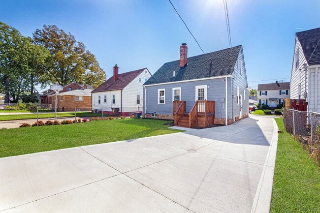 Building Photo - 7906 Lanyard Dr