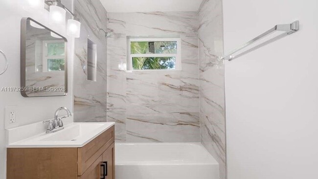 Building Photo - 630 SW 28th Dr