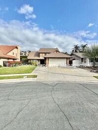 Building Photo - Move in ready 4 bed 3 bath home with 1 bed...