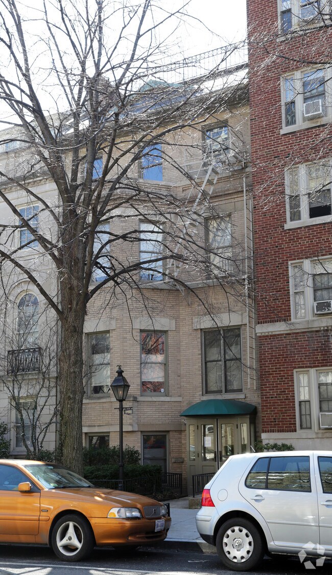 Building Photo - 1912 R St NW