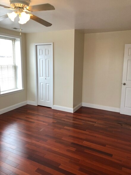 FRONT BEDROOM - 1800 S 8th St