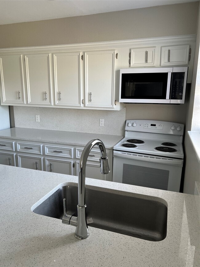 Building Photo - 511 Commerce St