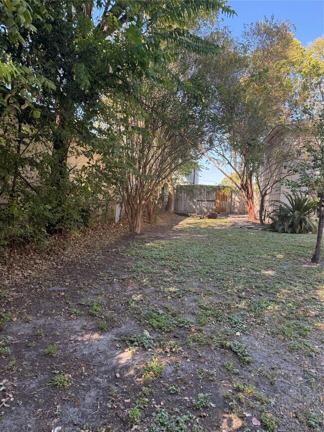 Building Photo - 5724 1/2 Parwill St