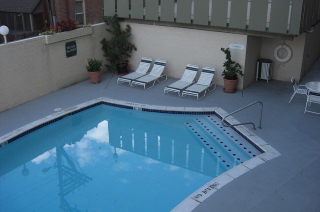 Building Photo - Kensington Apartments