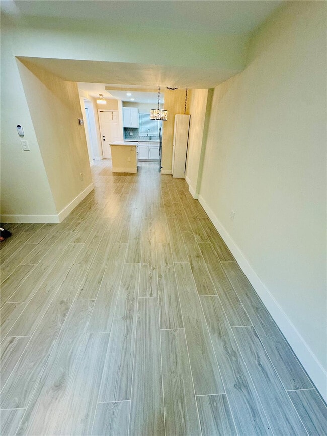 Building Photo - 805 W Oakland Park Blvd