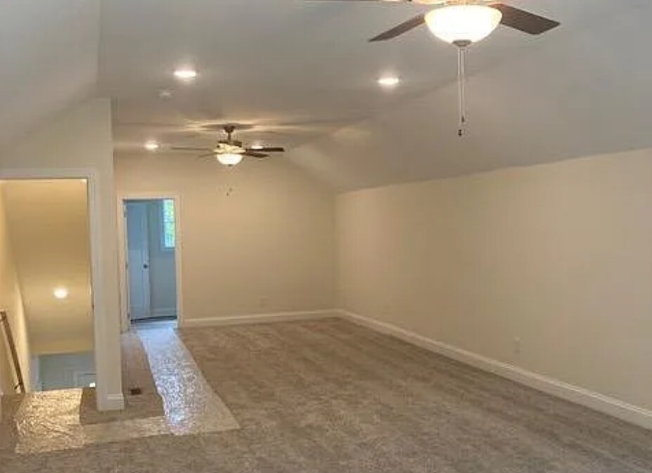 Building Photo - 205 Mayflower Rd