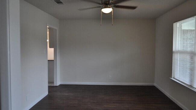 Building Photo - 2232 Shady Brook Dr