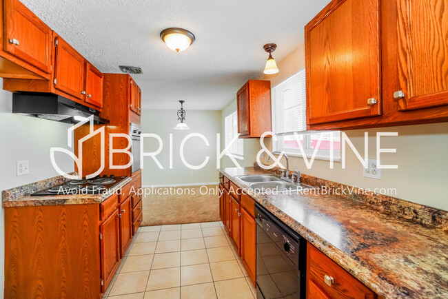 Building Photo - 7027 Lemert Ln