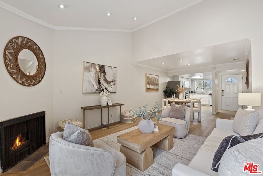 Building Photo - 620 W Hyde Park Blvd