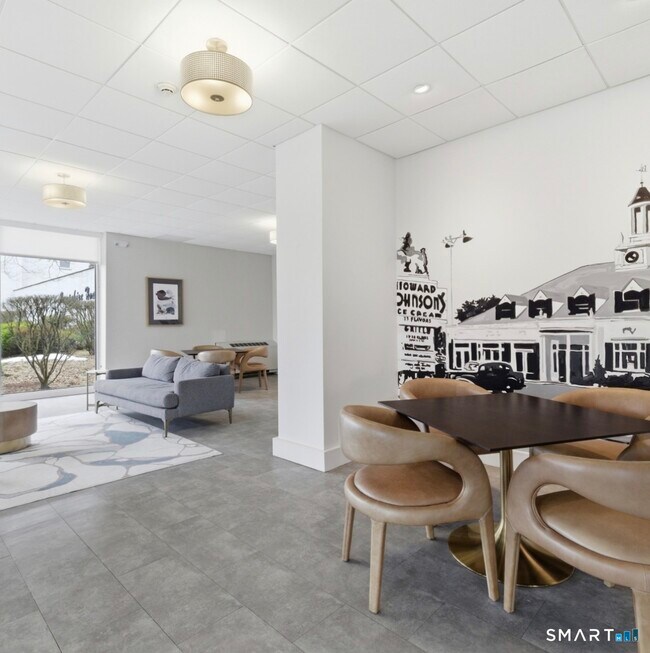 Building Photo - 893 Farmington Ave